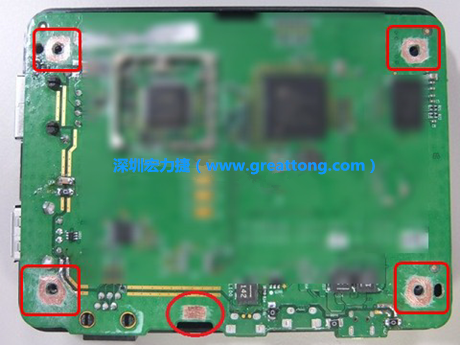 手動去綠漆。使用傳統(tǒng)的刀片去除綠漆后的效果。