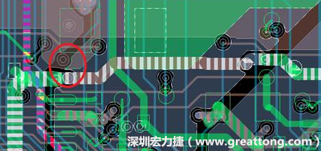 慢慢確認CAF發(fā)生的位置后，可以配合Gerber查看PCB的結(jié)構(gòu)是否有通孔太近或是線路太近的問題。