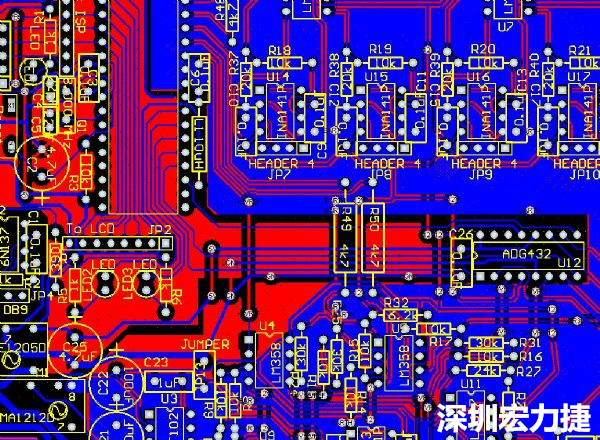 一般產(chǎn)品的PCB設(shè)計(jì)，多數(shù)先決定元件布局，再進(jìn)行線路連接，于元件位置就先改善干擾問(wèn)題，再?gòu)木€路細(xì)節(jié)著手改善產(chǎn)品。