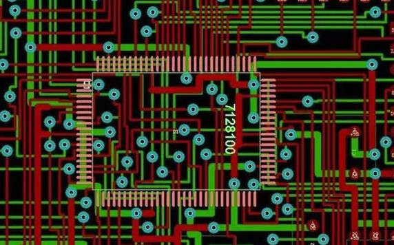 圖1：兩種PCB模型的部分電路。頂圖：傳統(tǒng)設(shè)計(jì)版本。