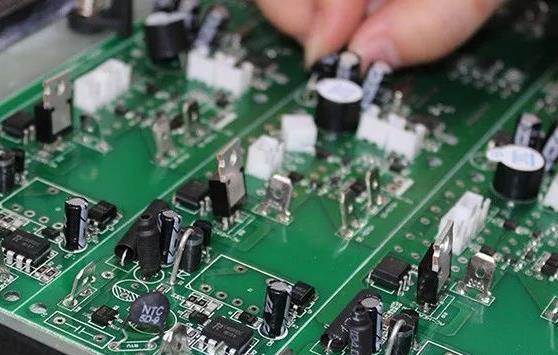 PCBA加工貼片元器件與插件元器件的區(qū)別在哪？